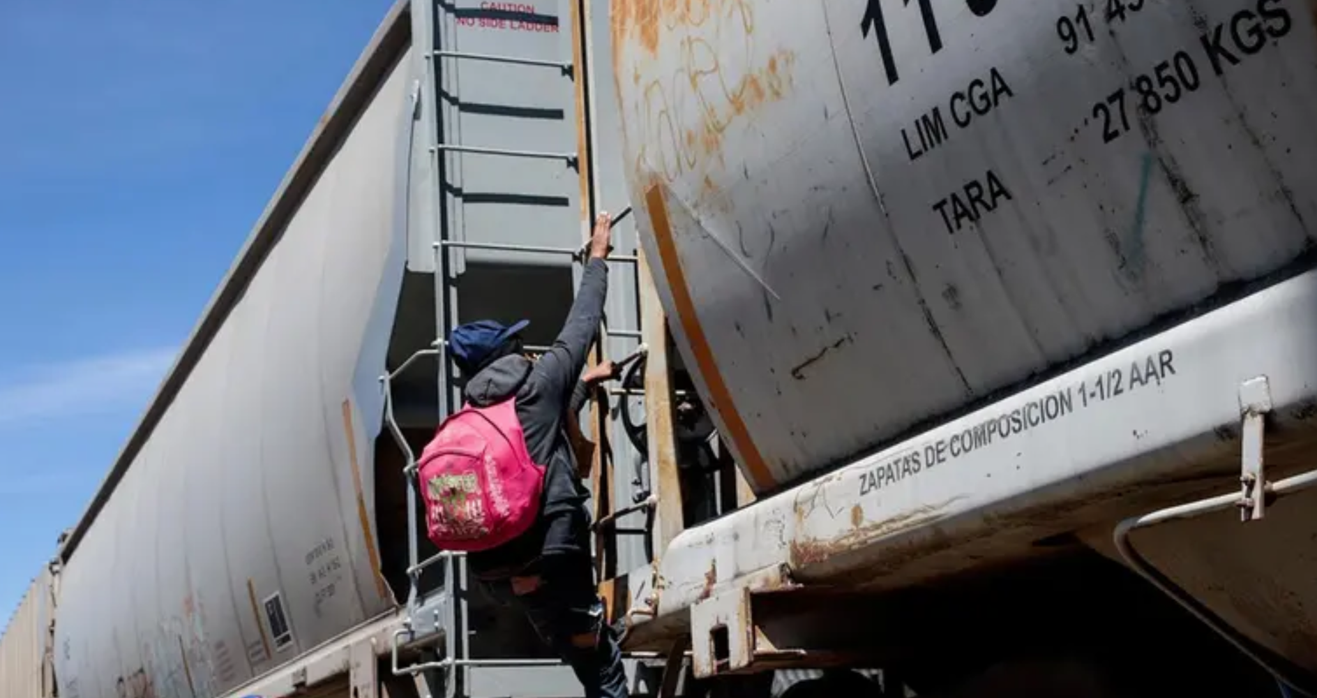 Encuentran a niño que desapareció al subir a un tren en Nuevo León 